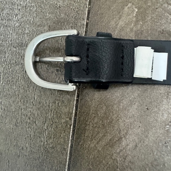 TARGET Black Thin Faux Leather Belt Hole Detailing Womans Size L Silver Buckle - Picture 4 of 7